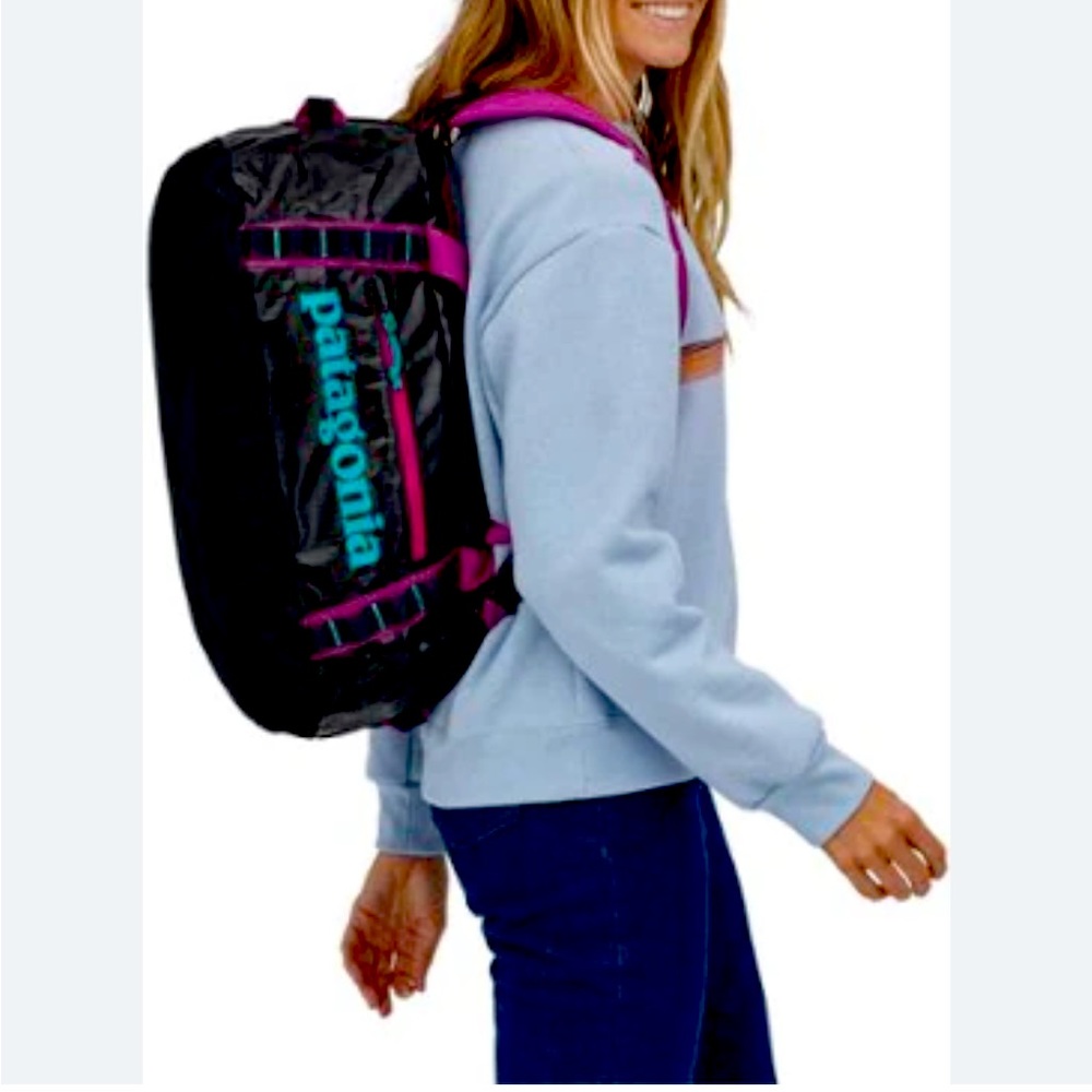 Patagonia Black Hole duffle 40- like new . Excellency condition